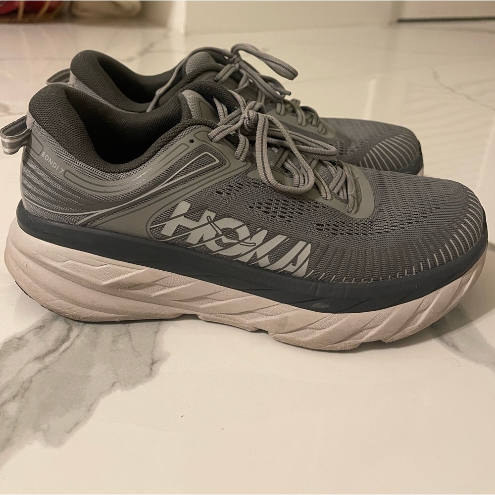 Hokas Bondi 7 ‘Wild Dove’ (Men size 7=women 8.5)